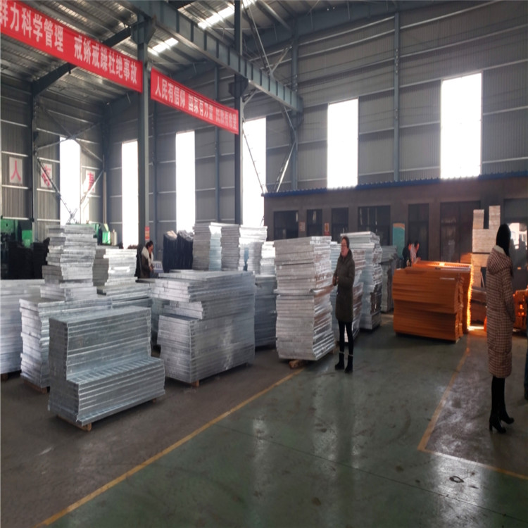 鍍鋅格柵板.jpg 鍍鋅格柵板.jpg