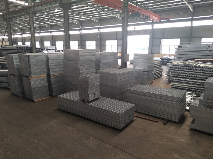 鋼格柵平臺.jpg 鋼格柵平臺.jpg