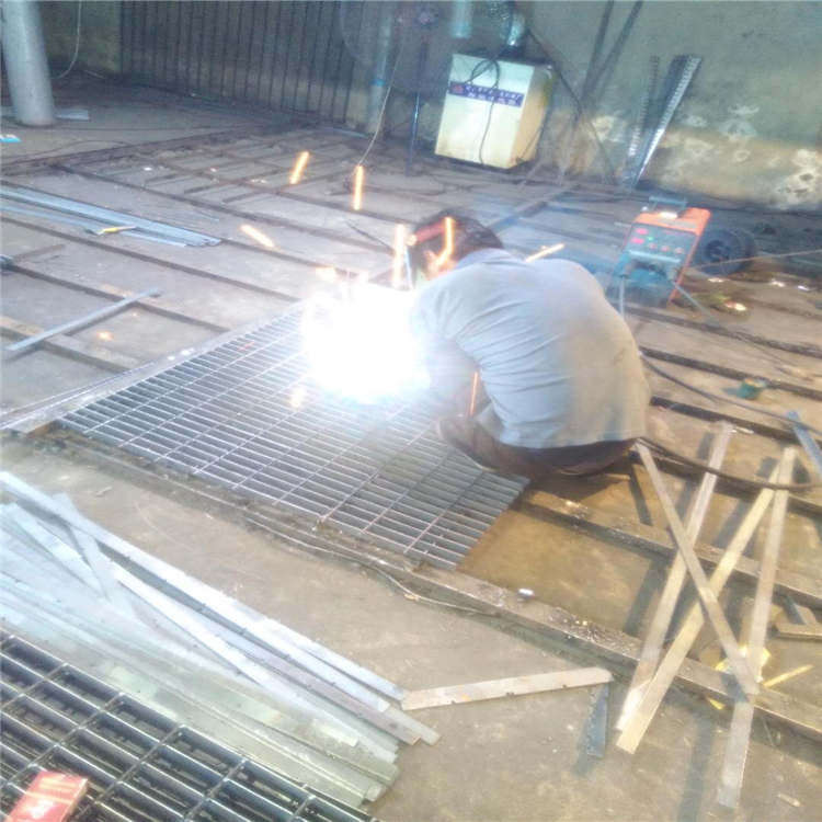 格柵蓋板.jpg 格柵蓋板.jpg