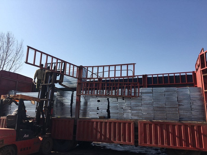 金屬踏步板.jpg 金屬踏步板.jpg