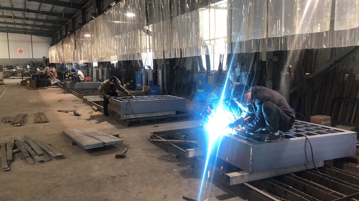 鋼格柵板平臺.jpg 鋼格柵板平臺.jpg